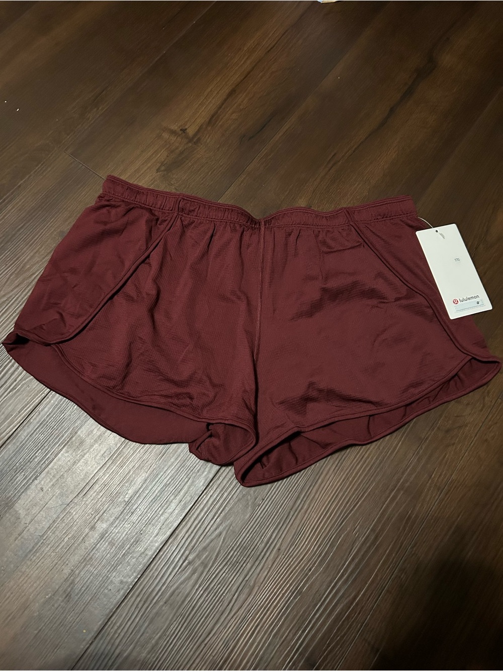 lululemon athletica NWT Burgundy Bay Swiftly Mid Rise Short 3”